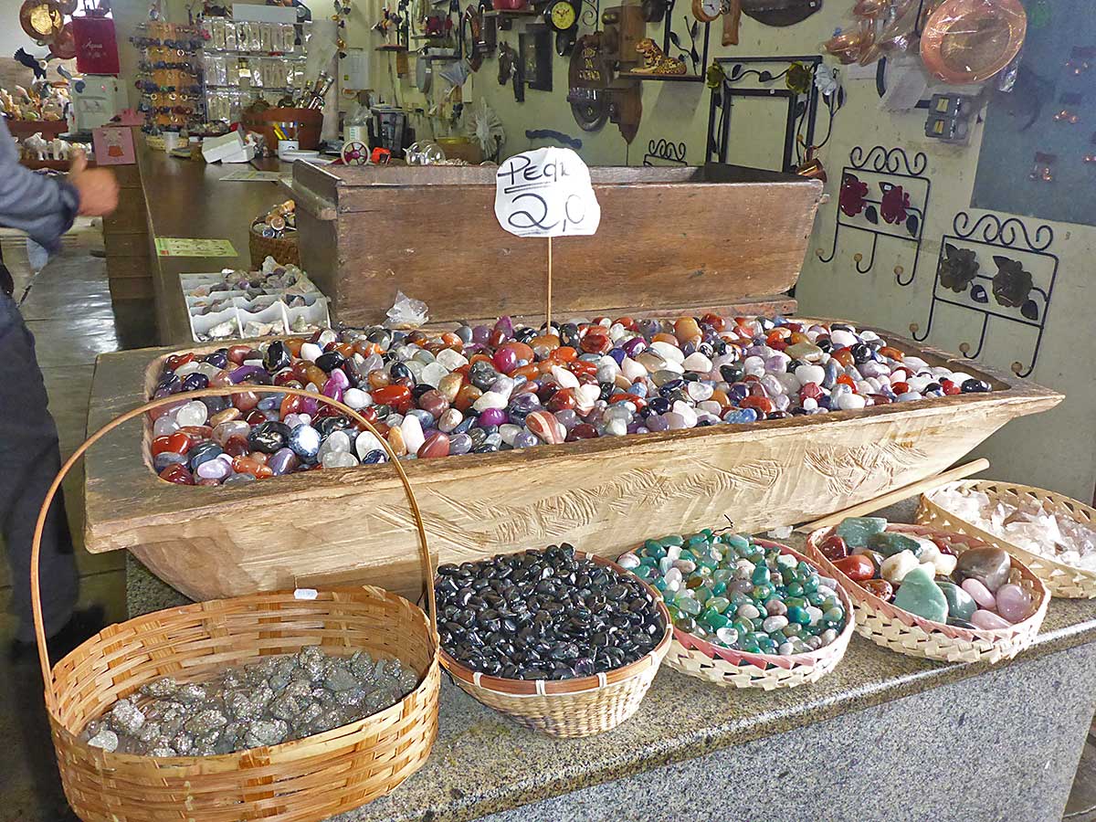 24 Auf dem Markt in Belo Horizonte typische Steine der bekannten Minenregion MINAS Gerais