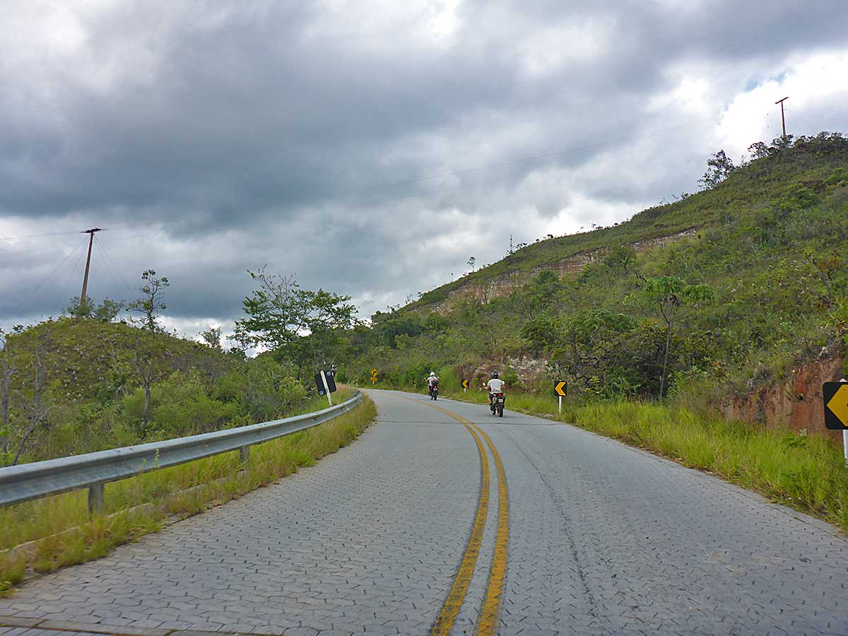 29 Kurvige Strassen auf dem Weg durch den Nationalpark Serra do Cipo
