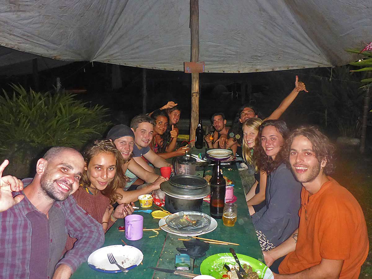 51 Internationales Abendessen am Campingplatz in Paraty mit 7 Natione