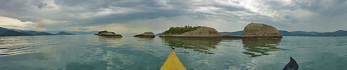 52 Kayaktour mit Nino in der Bucht von Paraty