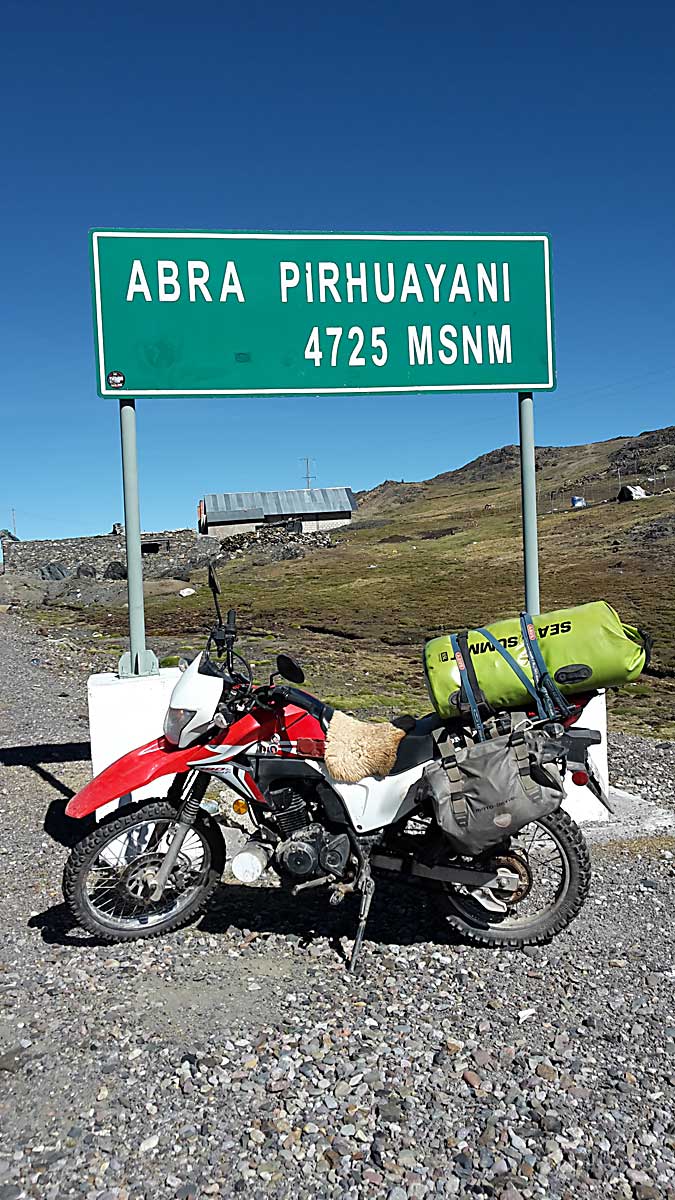 005 Schoener Pass umgeben von Gletschern auf dem Weg vom Amazonas nach Cuzco
